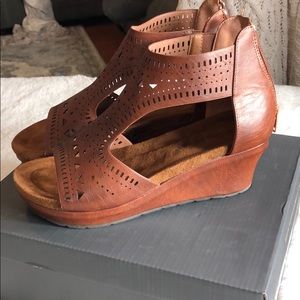 Pierre dumas wedges